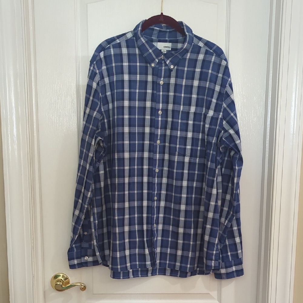 Uniqlo Men's Blue and White Plaid Button-Down Shirt